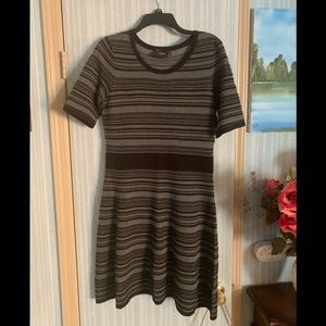 Just Taylor Black/Gray Short-Sleeve Dress - Like New